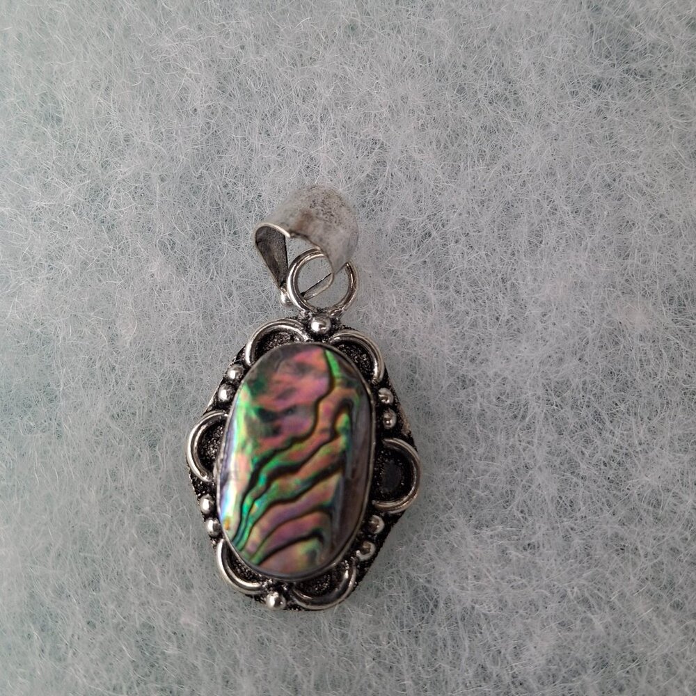 2/20$ Dainty oval abalone shell 925 pendant